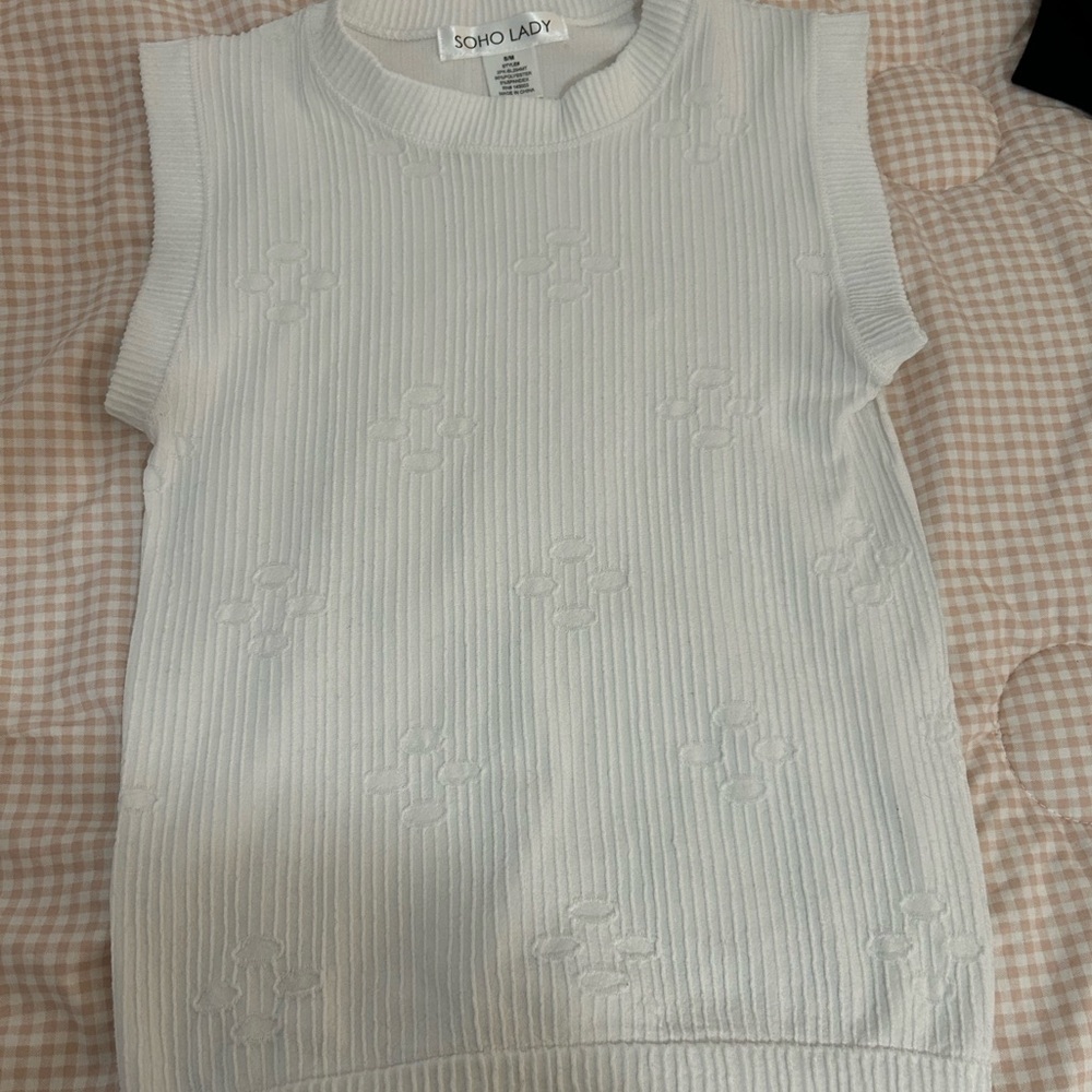 Stretchy white top